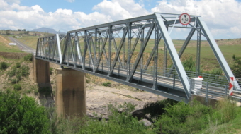 Bridge_over_Orange_Rive_near_Sterkspruit